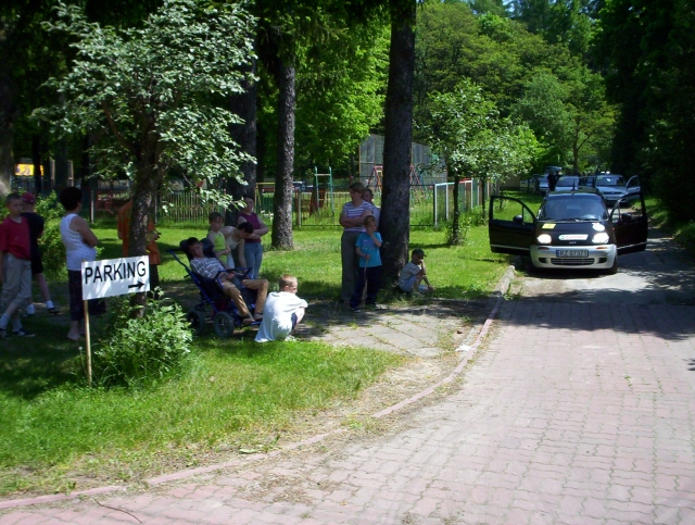 Czekamy na start. Jeszcze w cieniu...